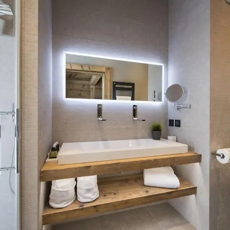 Mountain Majesty Awaits: Luxe Living In 采尔马特