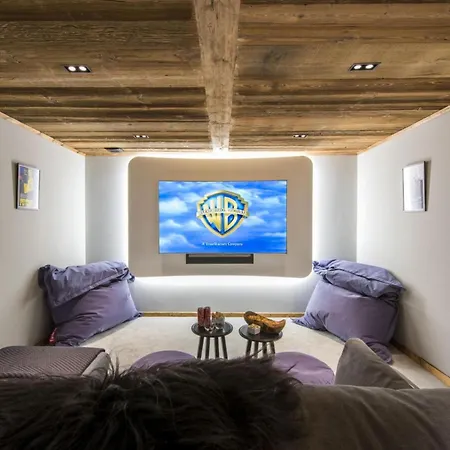 Mountain Majesty Awaits: Luxe Living In Apartment *